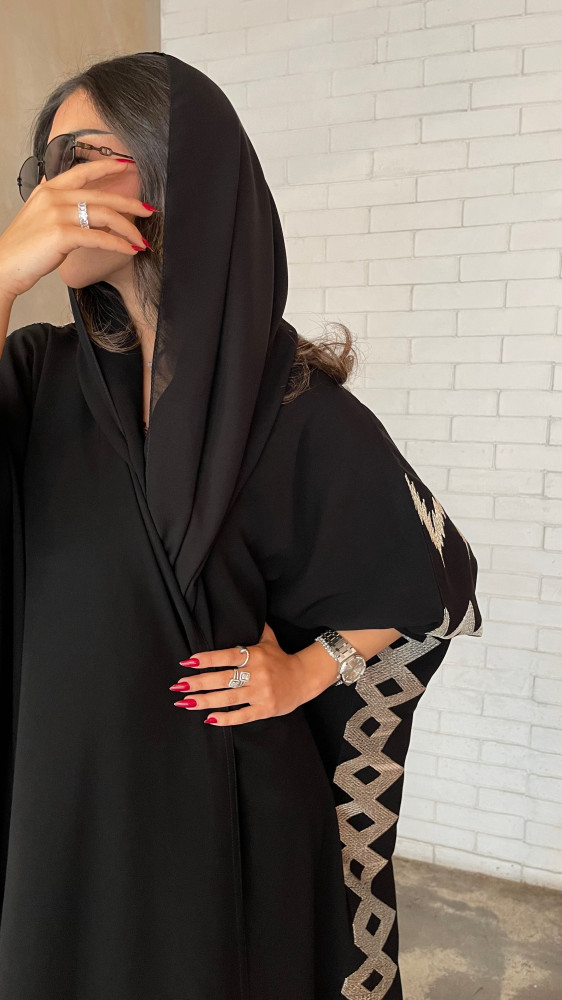 القماش كريب ملكي + الخلف كريب كطرز
