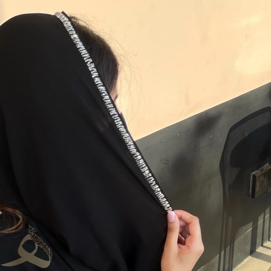 طرحه اسود بخرز فضي (ممكن تغيير لون الخرز )