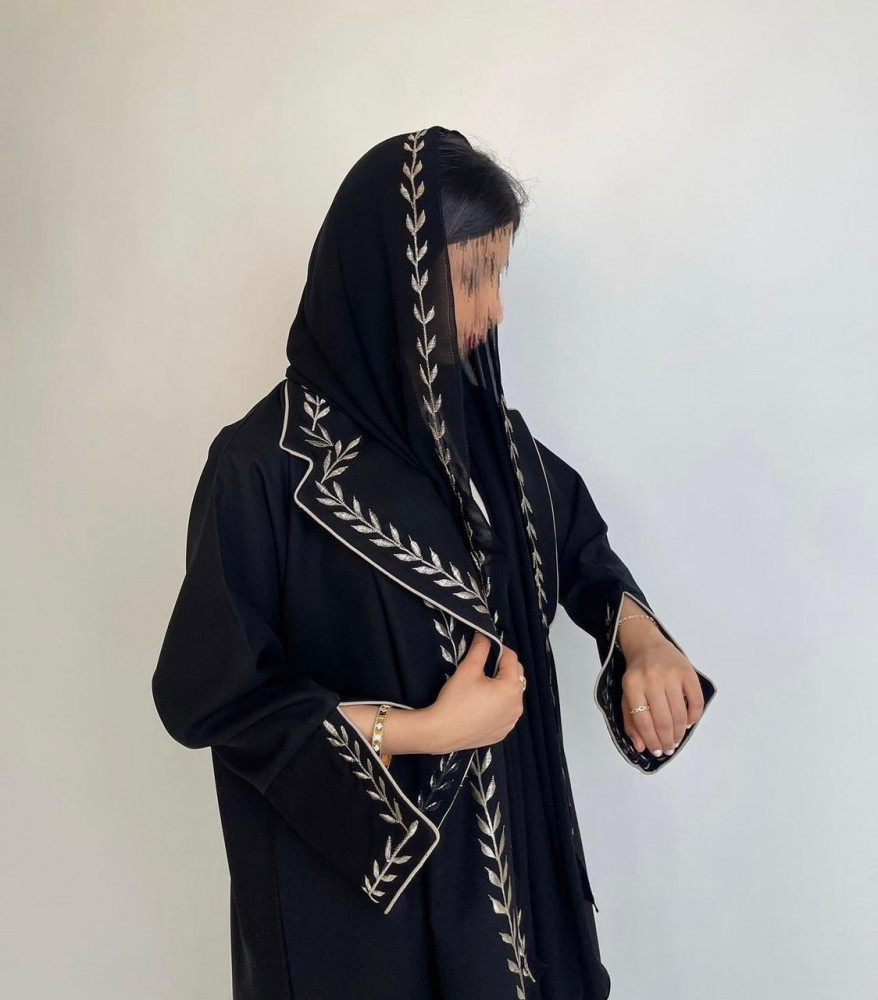 القماش: كريب كتان وتطريز بيج ، متوفر أيضا بتطريز أسود او كحلي