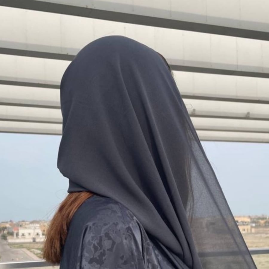 طرحه رمادي غامق ساده