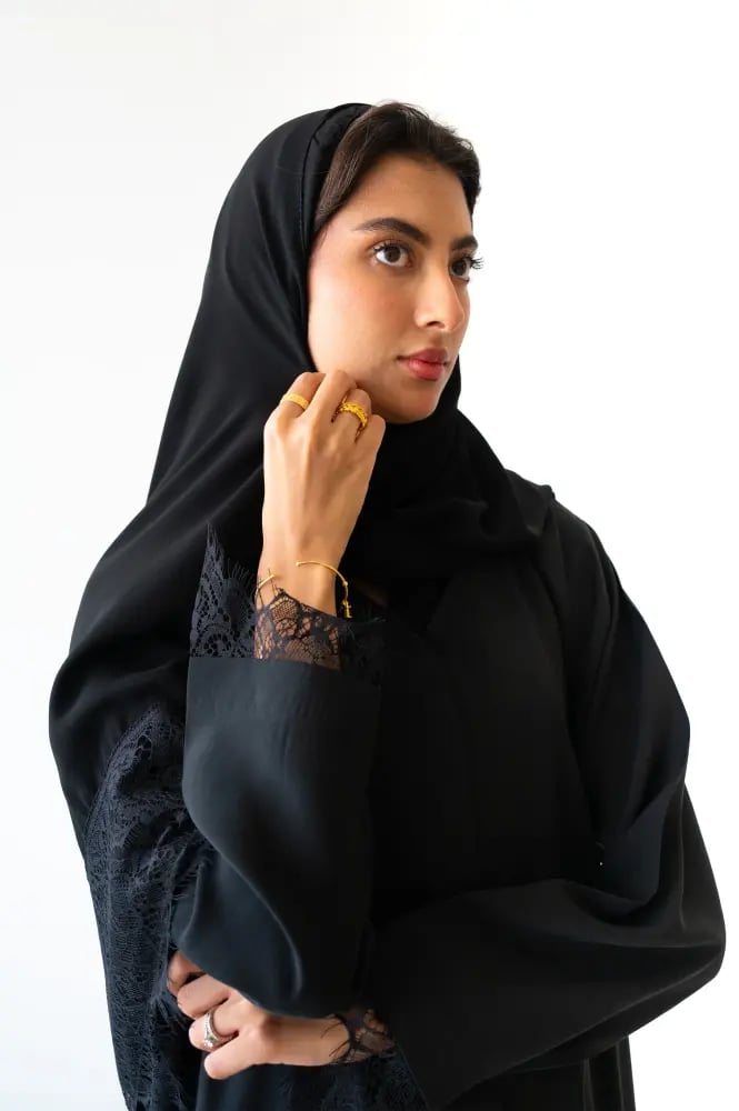 عبايه سوداء حرير مغسول
