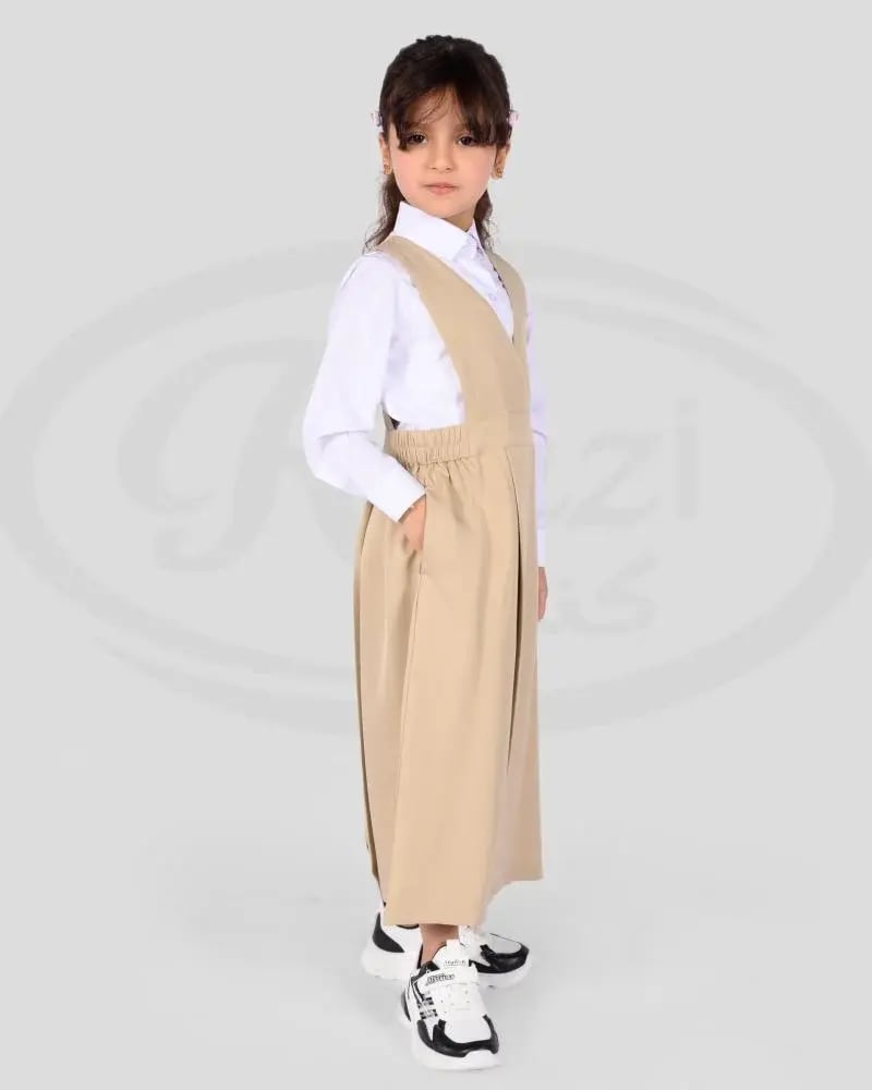 طقم مريول روضة بيج مع قميص ابيض كنزي