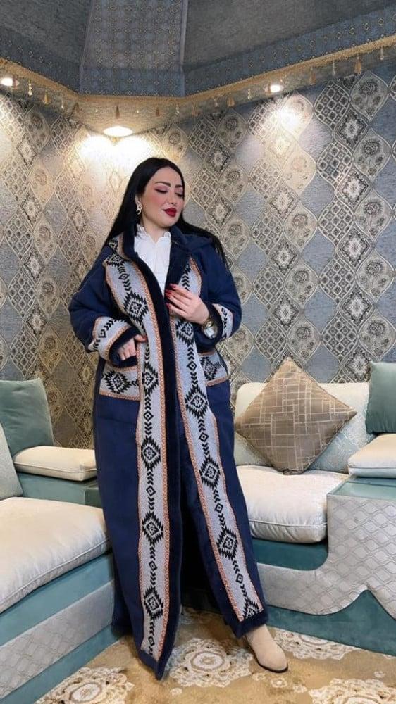 فروة جوخ نسائي مطرزة بسدو انيق مع القبعه