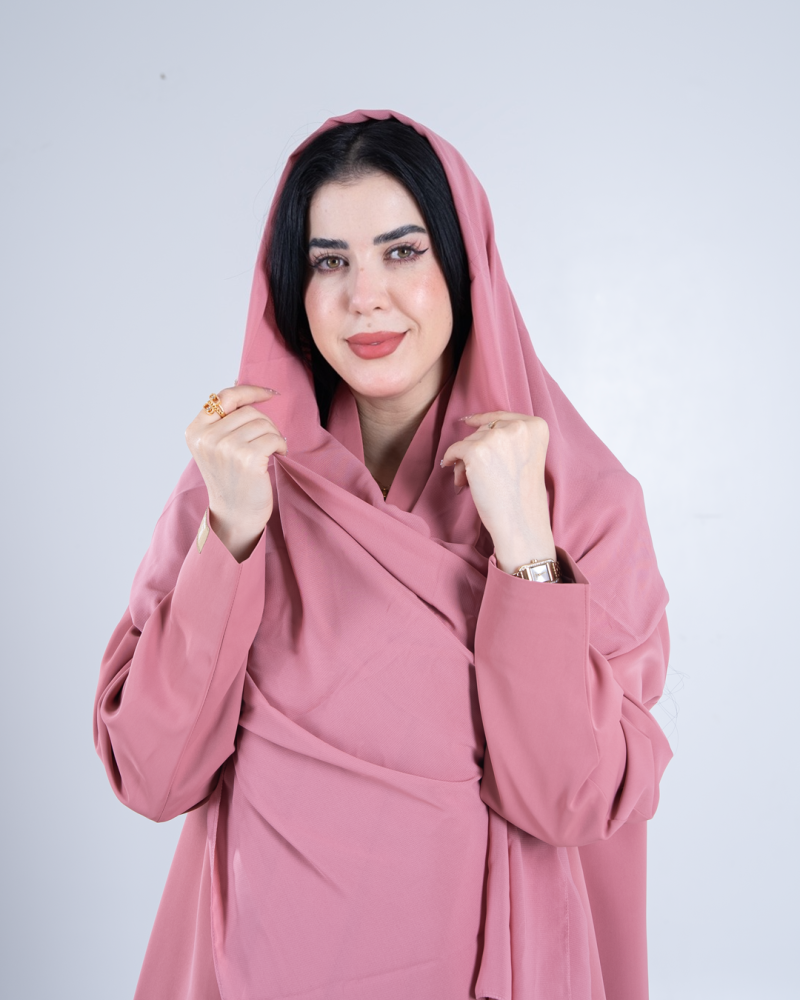 بليزر | عباية يوليا بقماش كوبرا مزين بحياكه يدويه وشك وردي