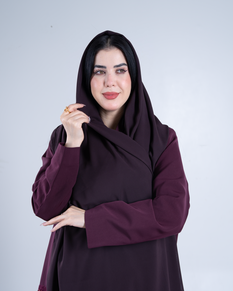 بليزر | عباية يوليا بقماش كوبرا مزين بحياكه يدويه وشك