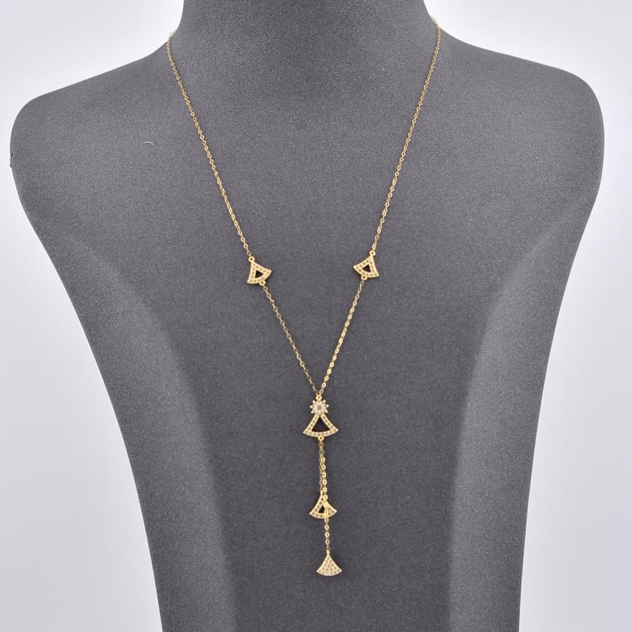 Soft necklace with international design, pure zircon