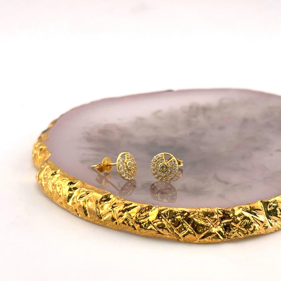 Smooth ring, international design, pure zircon, 18 karat