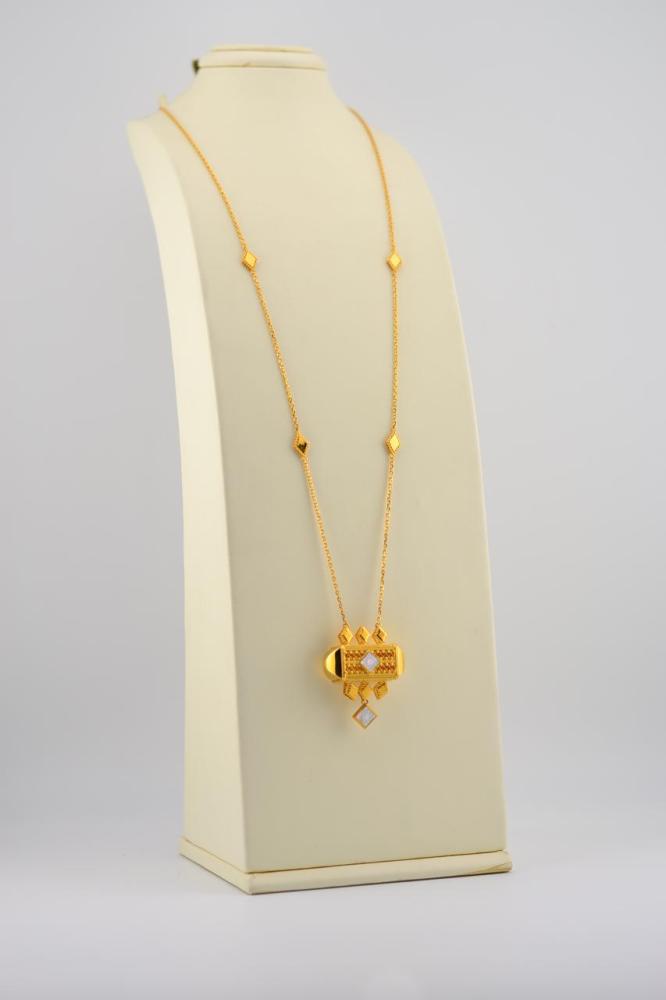 Heritage prayer bead with incredible precision in shape and design, 21-karat gold