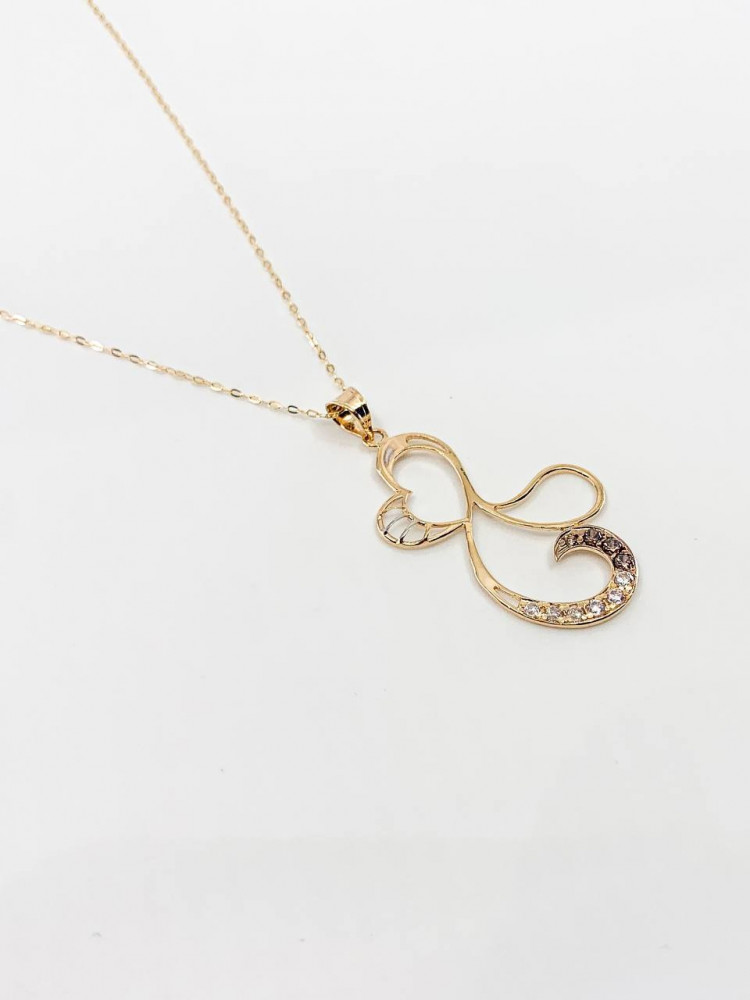 A set of decorative jewelry in a large size and a great price, made of gold, with a professional appearance and an eye-catching design.