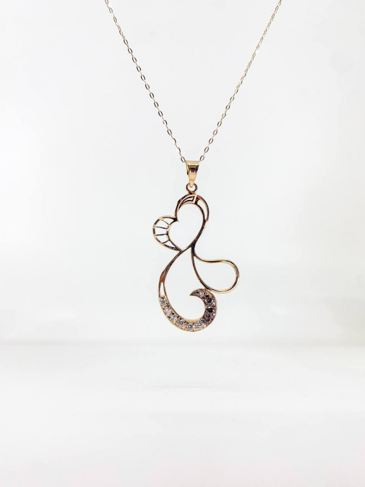 A set of decorative jewelry in a large size and a great price, made of gold, with a professional appearance and an eye-catching design.