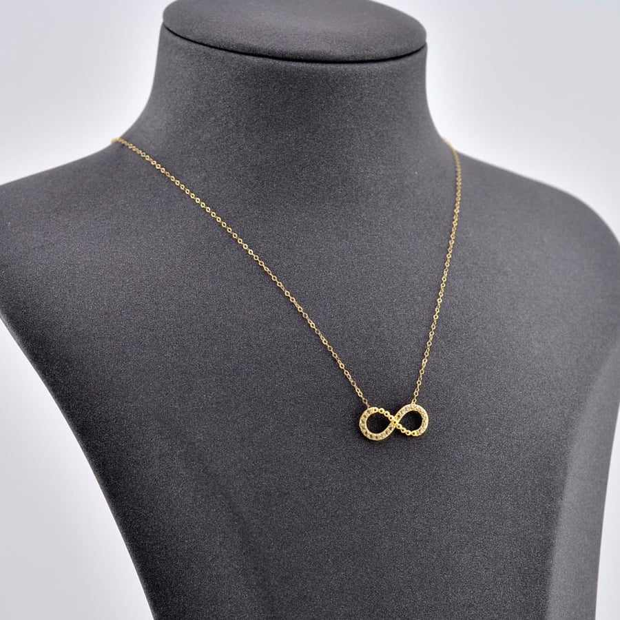 Soft necklace with international design, pure zircon