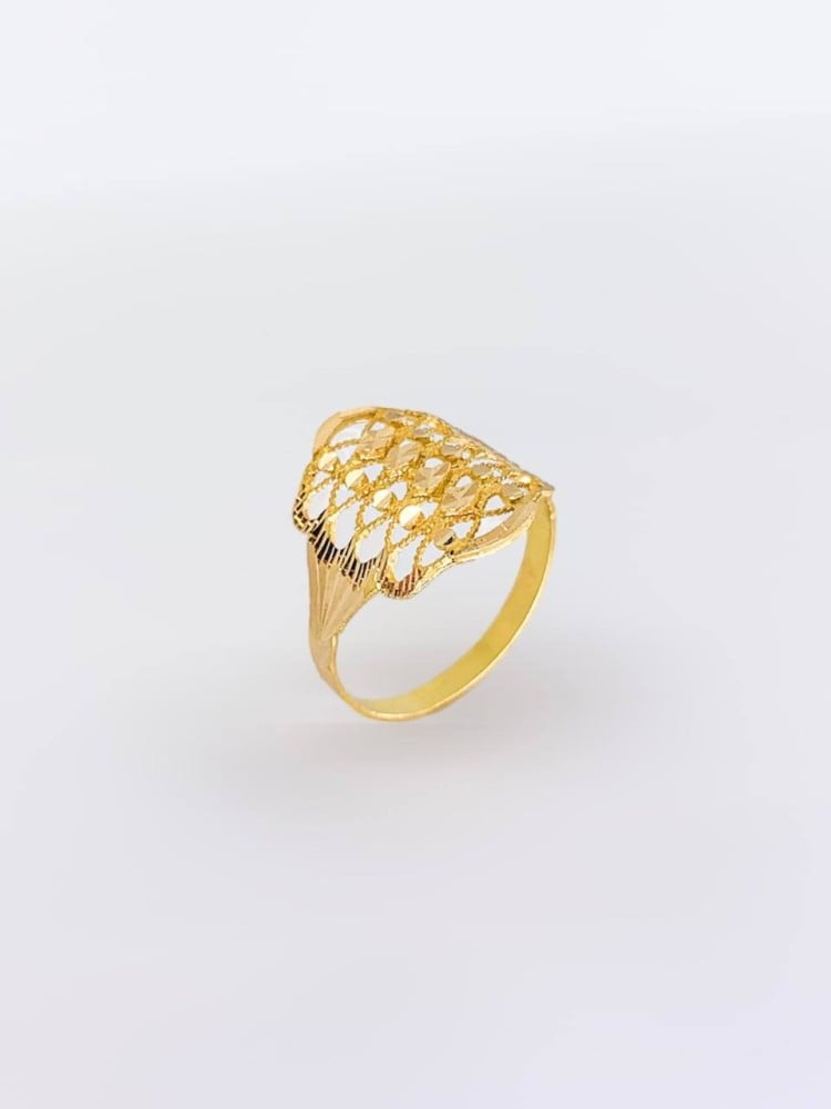 Pure 21-karat gold ring, decorative, luxurious, for special occasions