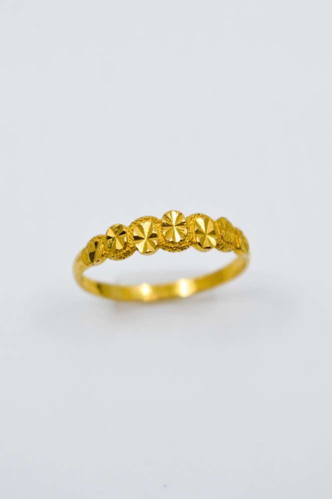 Al-Thuraya ring, Al-Yaraqah, when you search for a soft ring with an ultra-strong and practical weight, 21-karat pure gold