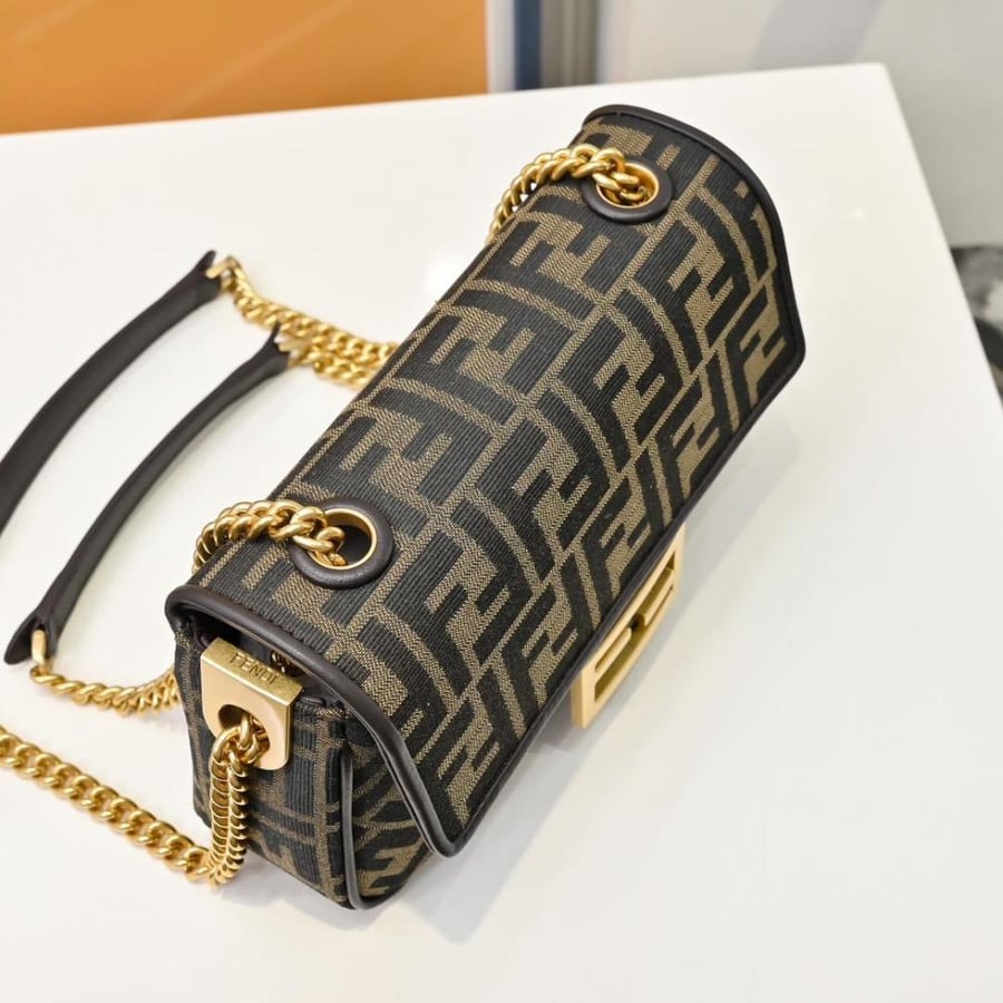 Fendi baguette