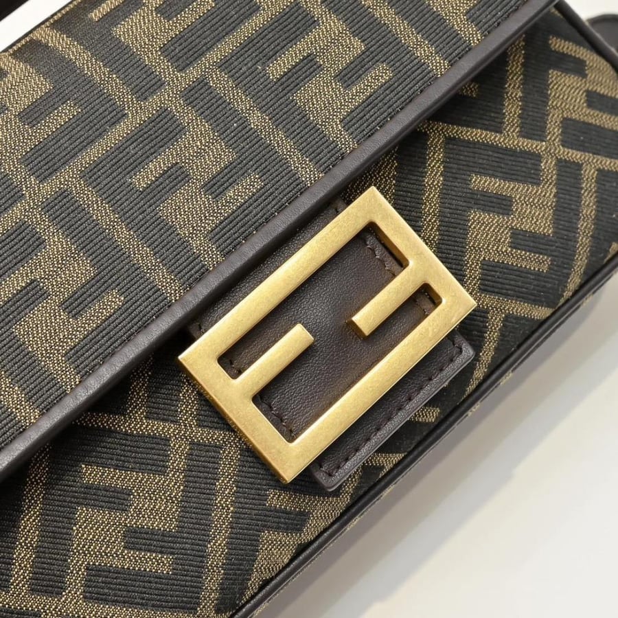 Fendi baguette