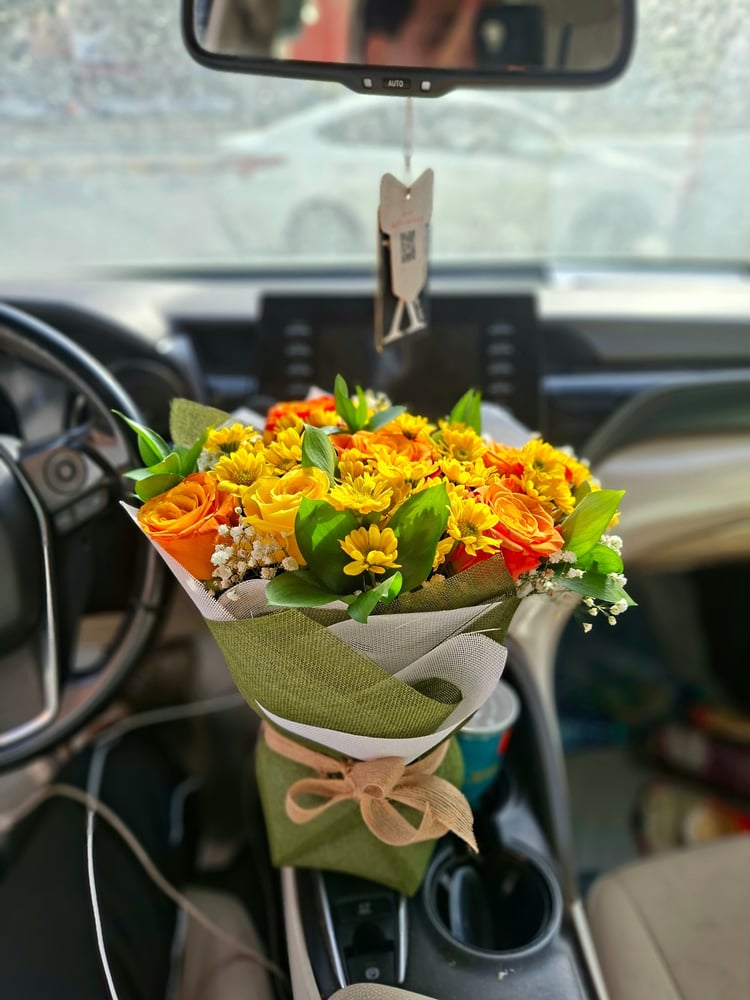 بوكيه الإشراق.. طاقة وحب في تغليفة واحدة" ☀️🧡