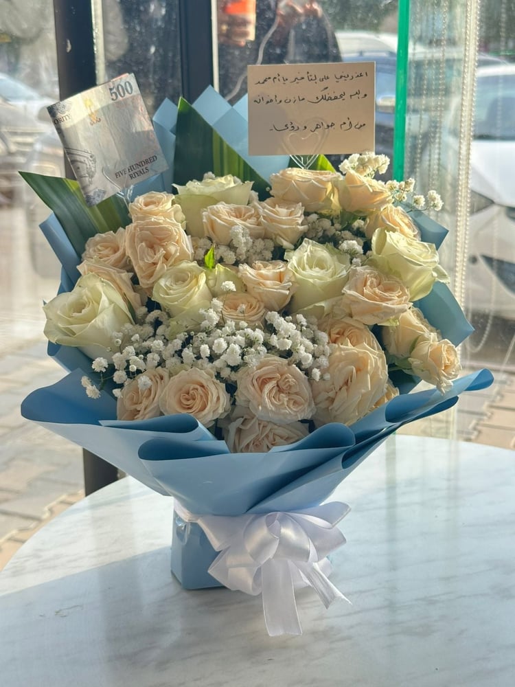 أجمل الهدايا هي التي تحمل بساطة الورد، وفخامة العطاء، وصدق الكلمات. 🤍✨