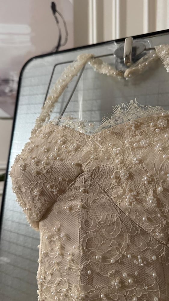 فستان سهره مميزه بثلاث ألوان دنتيل خرز بطانه تفته