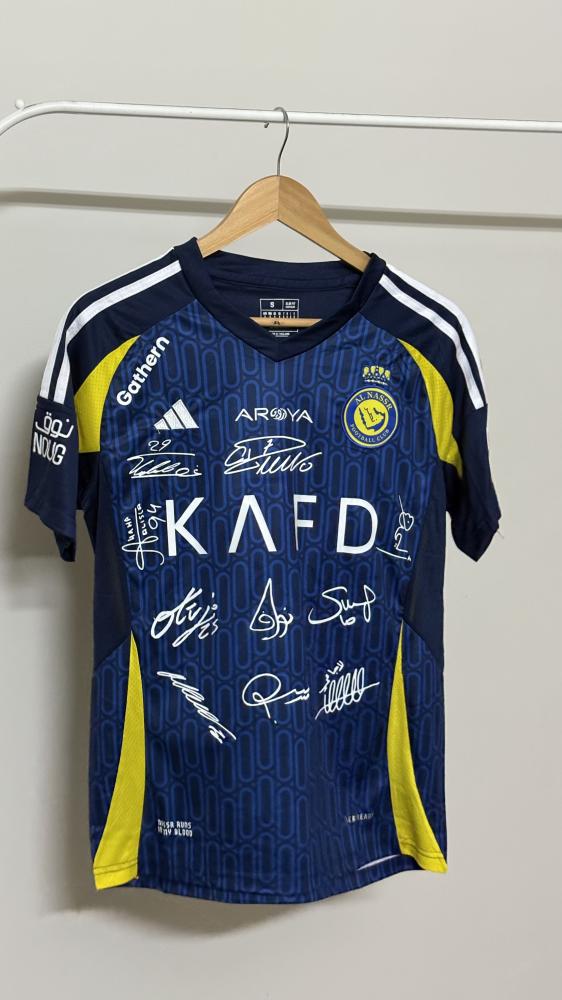 T-shirt signed by some of the Al-Nasr players 2025/2024