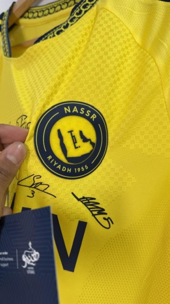 تيشيرت بتوقيع بعض من لاعبين النصر 27/26