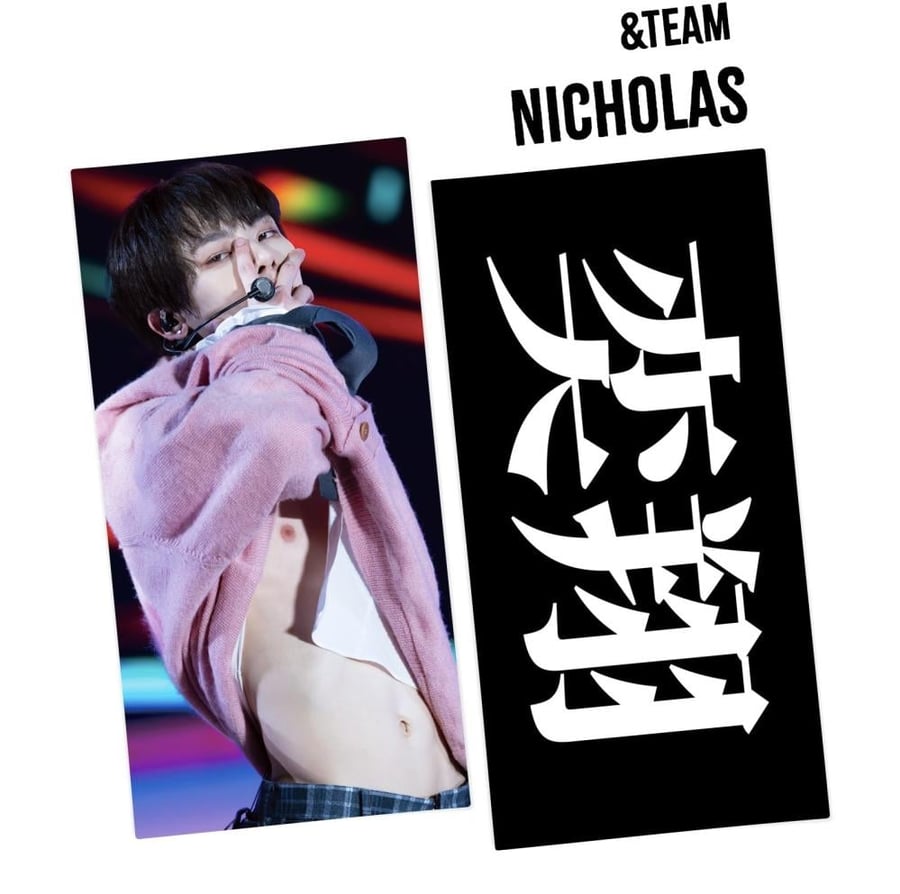 Slogan اندتيم &TEAM نيكولاس NICHOLAS “منتج غير رسمي"