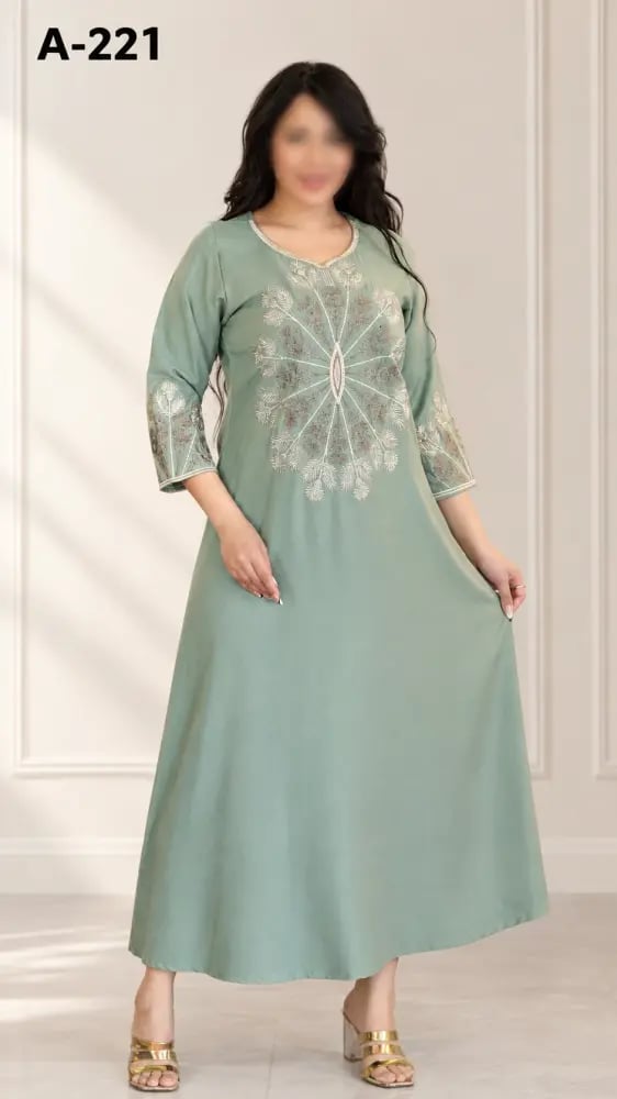 جلابيه ساده مطرزه كم طويل A-221