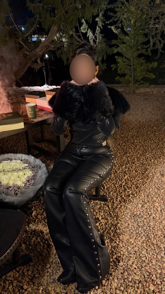 أصيلة الفرو الأسود والجلد المبطن بالثيرمال