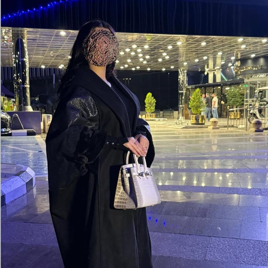 أصيلة الجوخ مع جلد التمساح