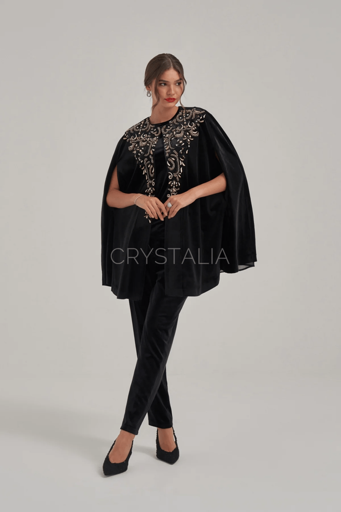 طقم نسائي Crystalia من قماش المخمل المطرز بالأحجار أسود