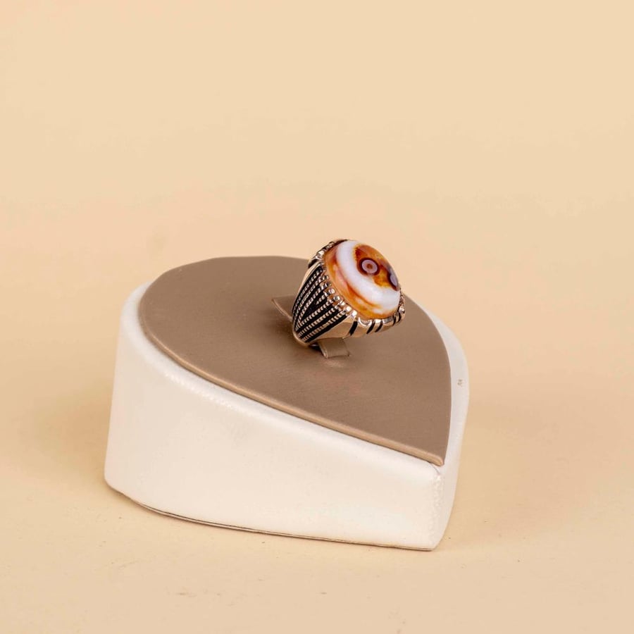 A natural Yemeni agate ring