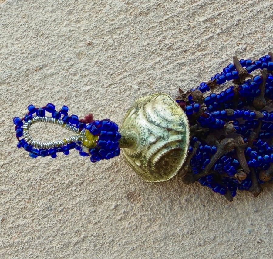 دلّاية قبيلة الكوتشي بالقرنفل والخرز الأزرق  Kuchi Tribal Cloves and Blue Beads Tass