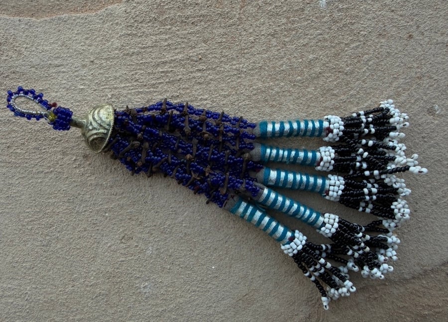 دلّاية قبيلة الكوتشي بالقرنفل والخرز الأزرق  Kuchi Tribal Cloves and Blue Beads Tass