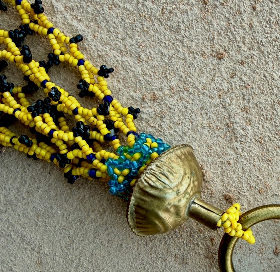 دلّاية قبيلة الكوتشي بالخرز الأصفر Kuchi Tribal Yellow Beaded Tassel