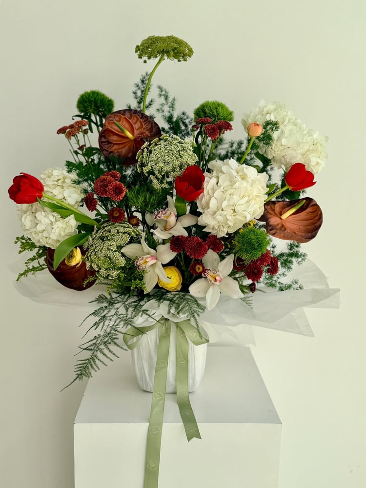 A bouquet of Munira