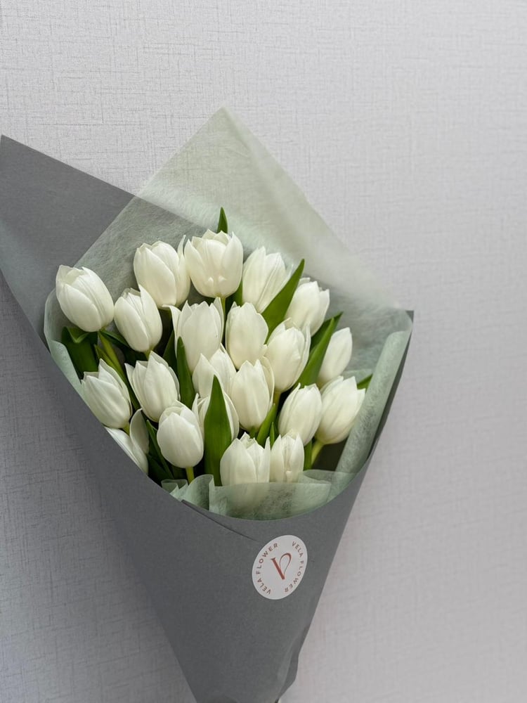 White tulip bouquet