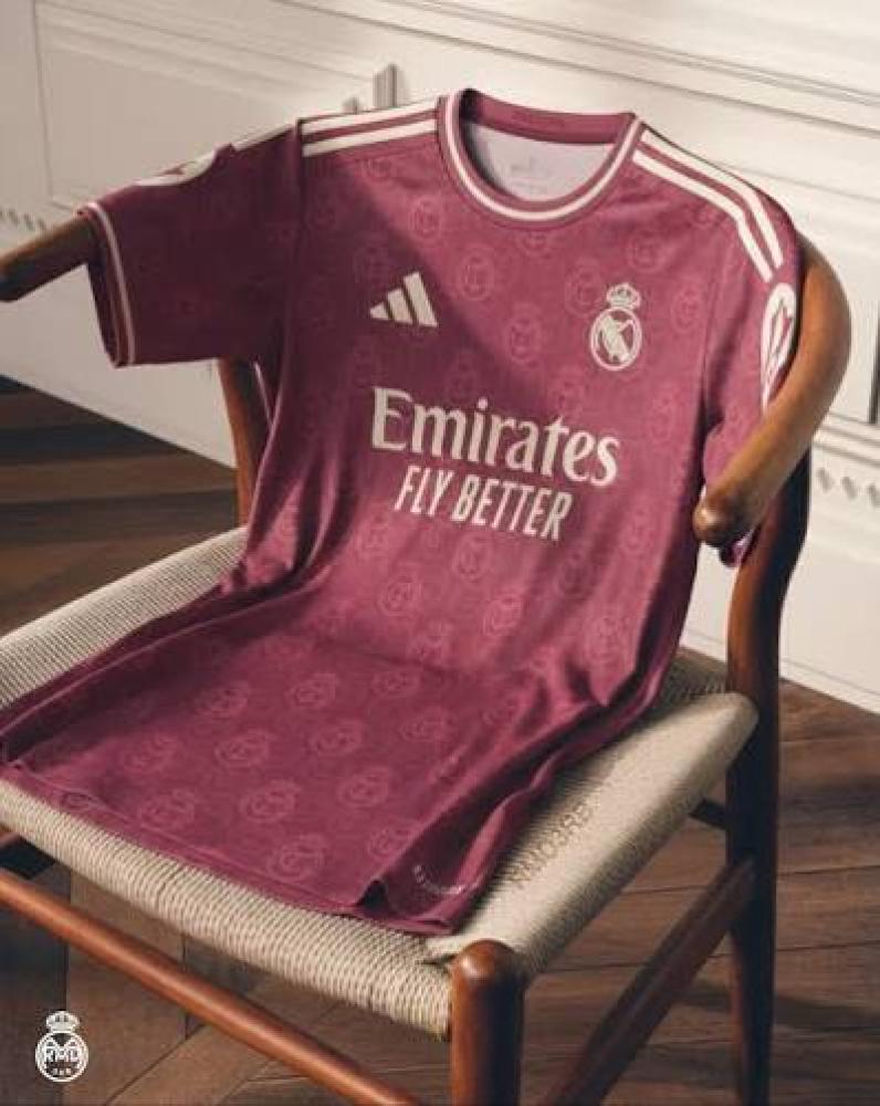 طقم ريال مدريد العنابي والذهبي 2027