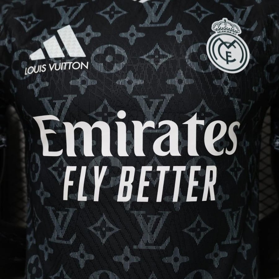 ‏تيشرت إصدار خاص وتصميم تخيلي (Concept Jersey) لنادي ريال مدريد