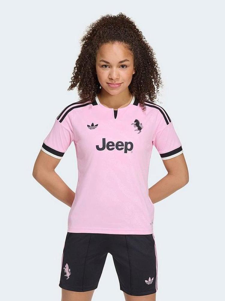 طقم وردي كلاسيك 2027 | Pink Retro Football Kit 2027