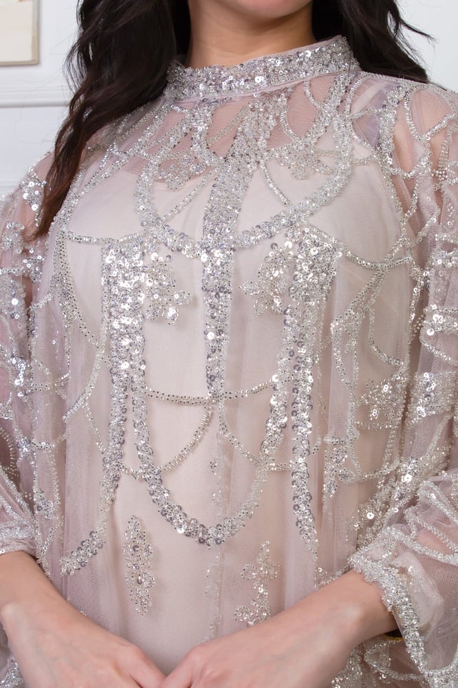 Own the luxury now: do not miss the chance to shine with this charming jalabiya from "Mulan"