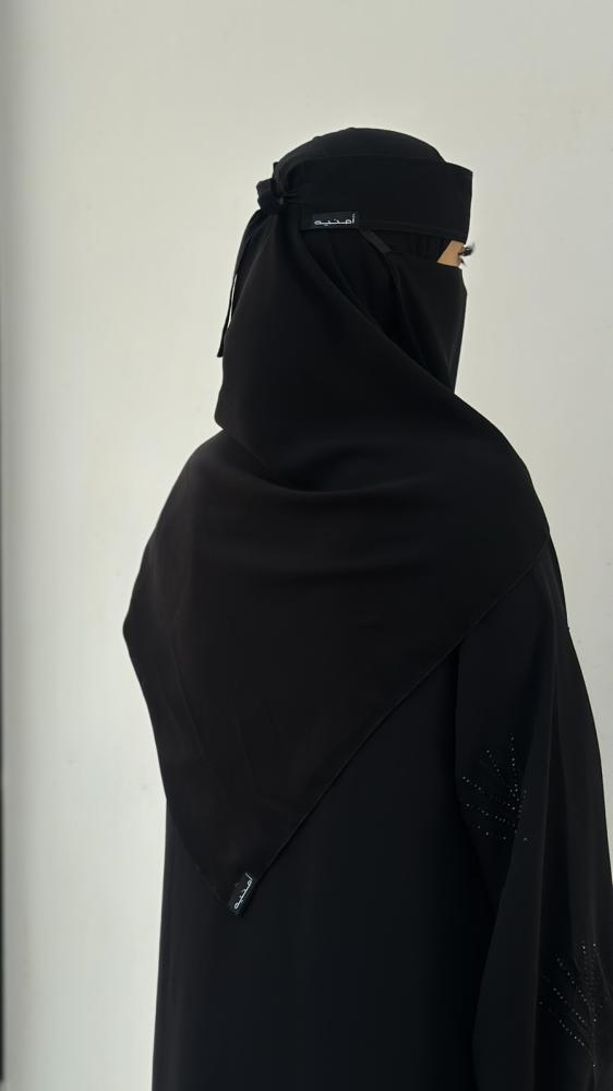 طرحة سوداء