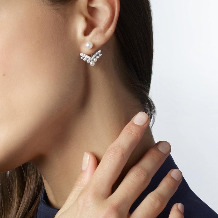 Jozefine Igret's ring with diamonds and pearls