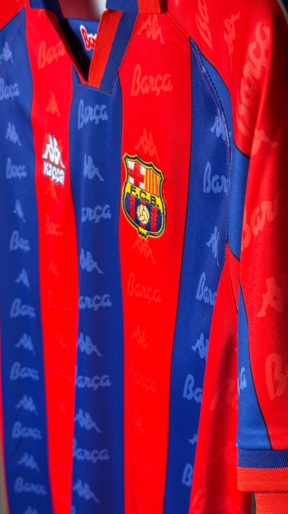 تيشيرت برشلونه الكلاسيك