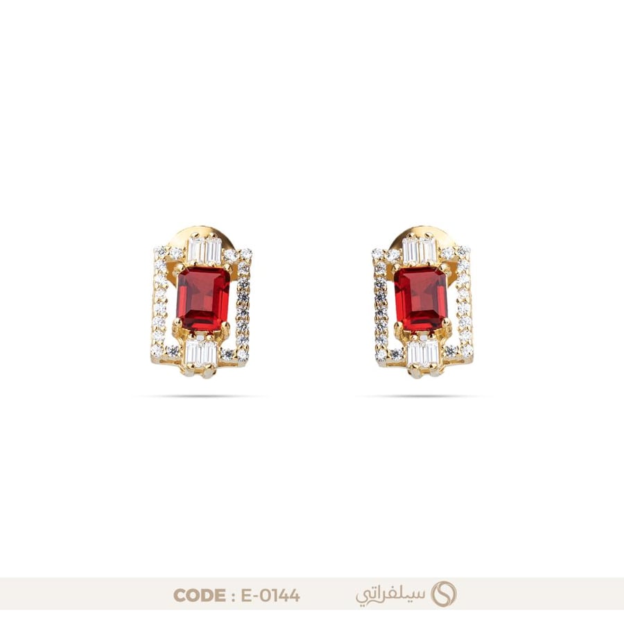 حلق مستطيل بفص زركون أحمر فضة عيار 925 مطلي روديوم وماء الذهب (E-0144)