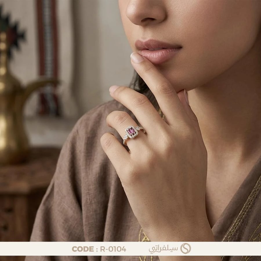 خاتم الباجيت الوردي فضة عيار 925 مرصع بالزركون مطلي بالروديوم وماء الذهب (R-0104)