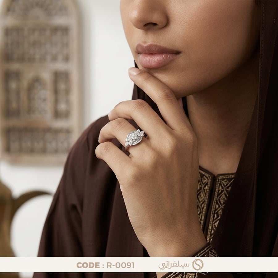 خاتم فضة عيار 925 بتصميم بيضاوي مرصع بزركون بلمعان الألماس مطلي روديوم (R-0091)