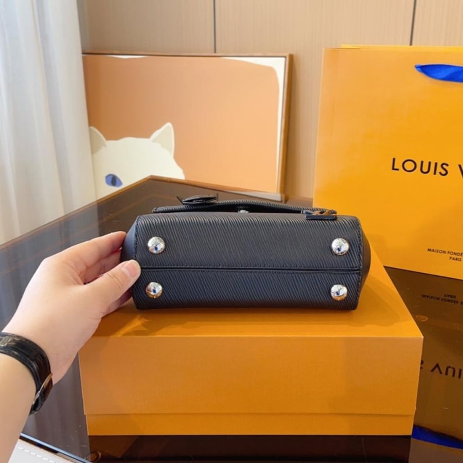 شنطة كلوني LV