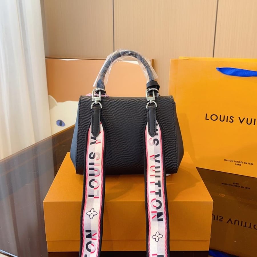 شنطة كلوني LV