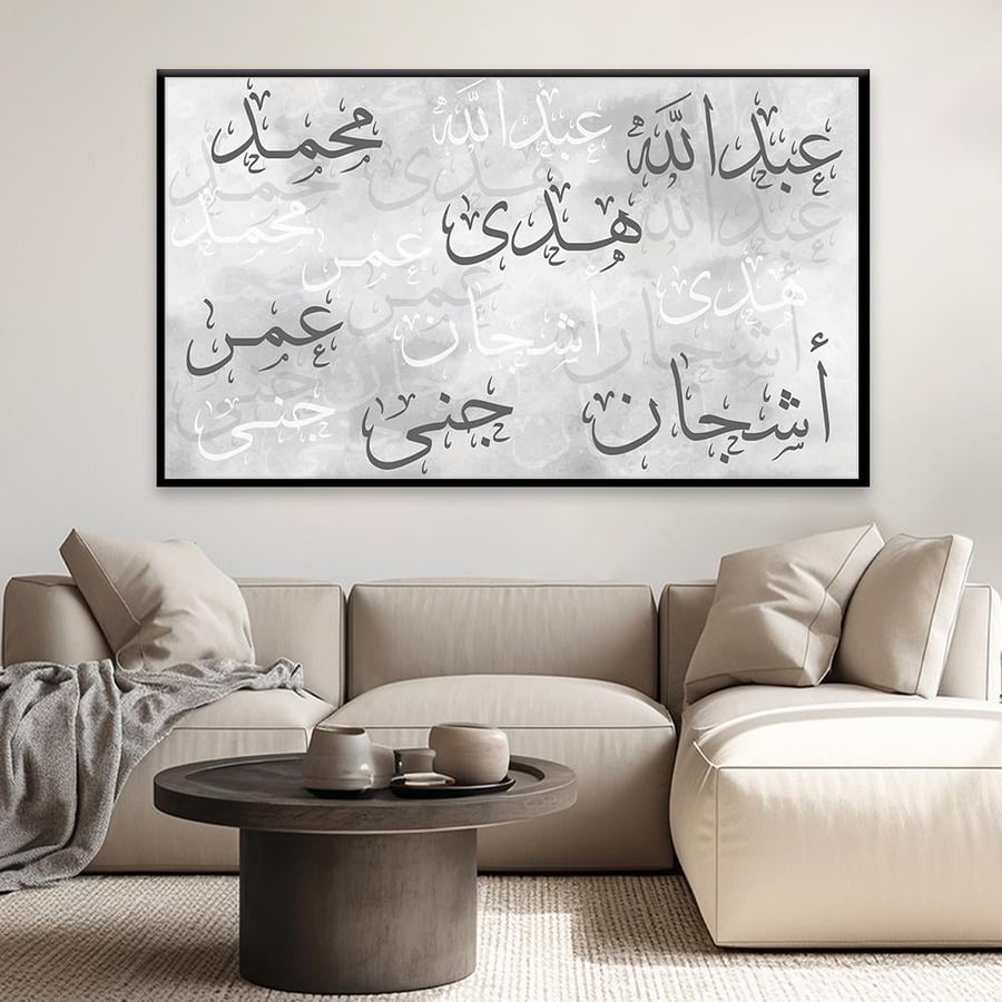 اللوحة في صالة مع كنبة بيضاء وطاولة دائرية