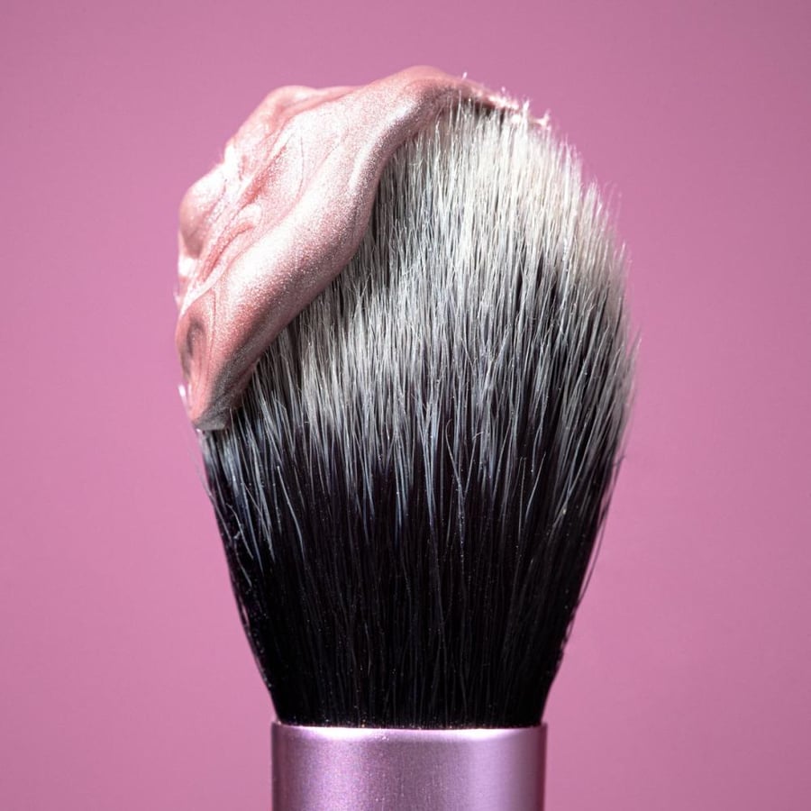 Powder and makeup brush from Real Techniques, 402