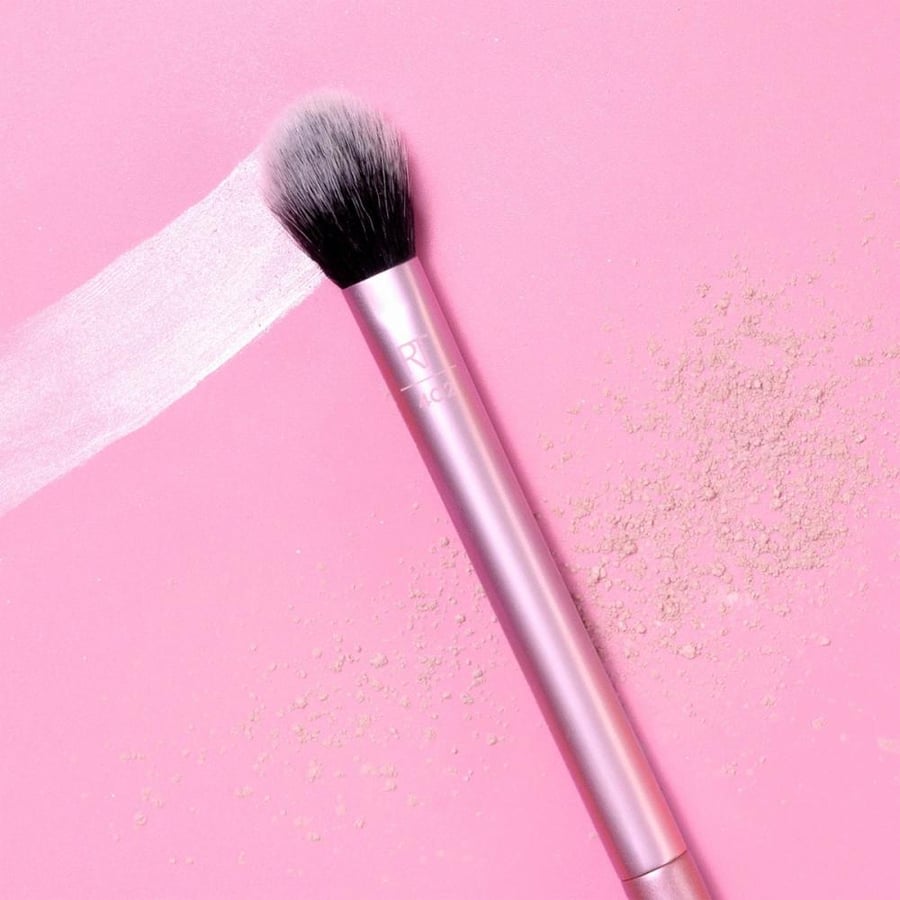 Powder and makeup brush from Real Techniques, 402
